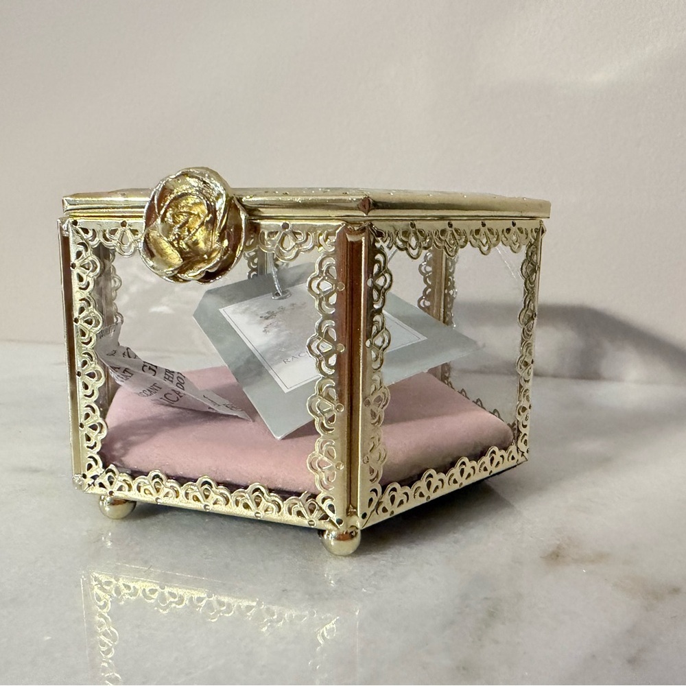 Elegant Gold filigree and Pink bottom Glass Jewelry Box antique style - Picture 4 of 10